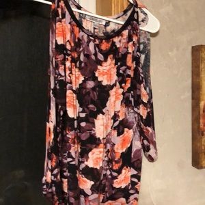 Jennifer Lopez cold shoulder floral top